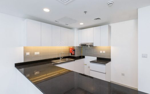 BIGGEST Unit | Next to Park &Cafe |Great Condition