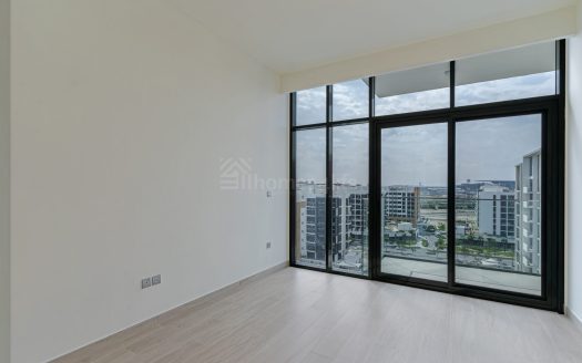 Stunning Studio| Road & Pool View | Q2 2026