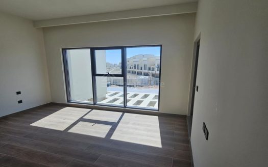 Single Row | 4 bed | Open View | Available Now