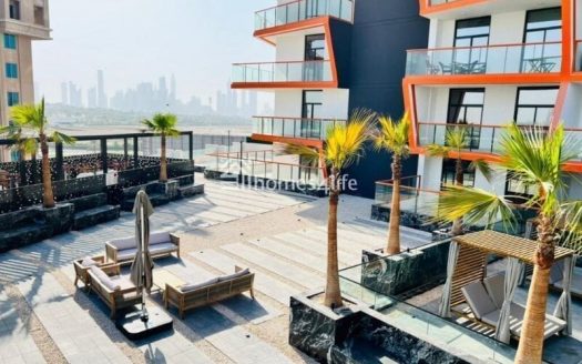 Mid Floor   |   Open View   |   Spacious |